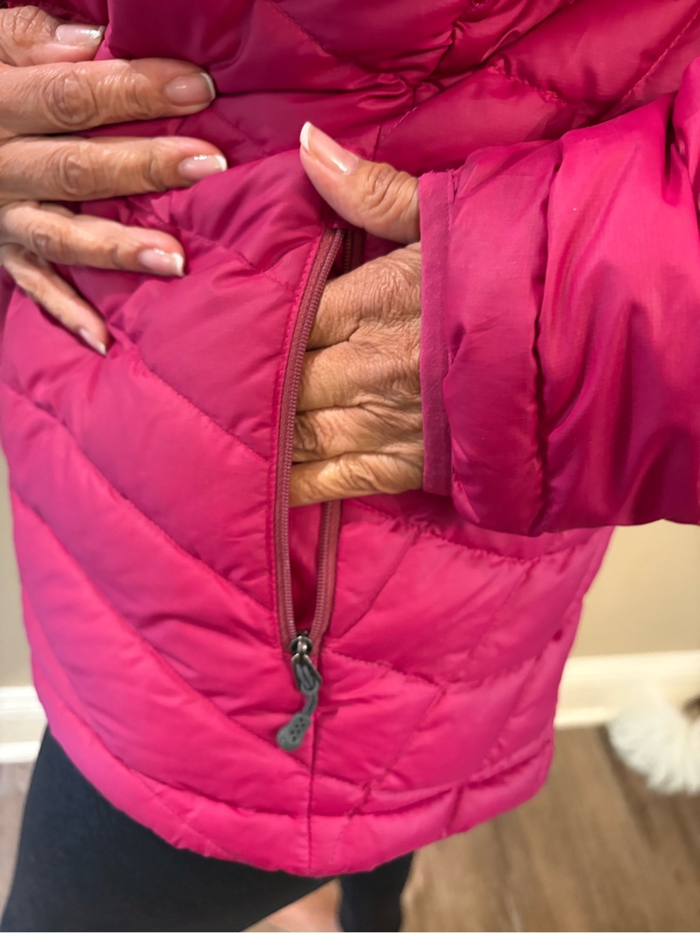 Patagonia Women's Fuchsia Quilted Down Puffer Jacket - Picture 7 of 11